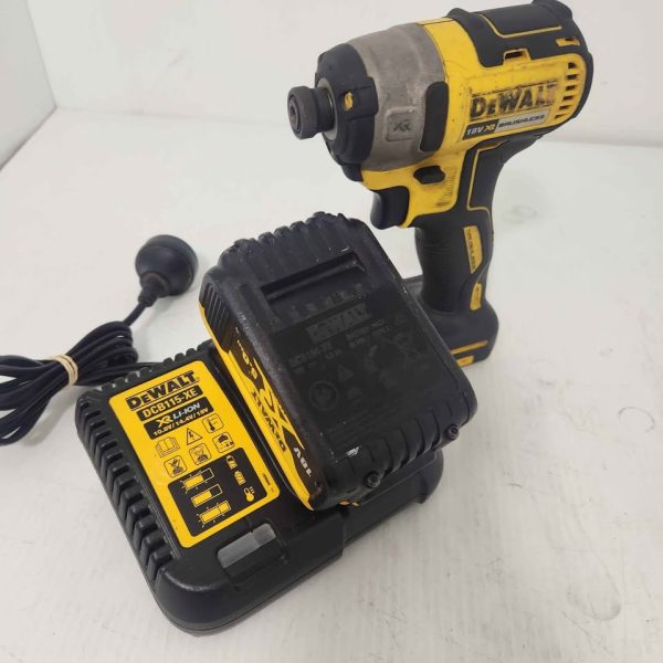 DEWALT IMPACT DRIVER WITH 5.0AH BATTERY AND CHARGER #GN353833 - Image 9