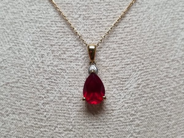9ct Yellow Gold Necklace with Red Stone Pendant TW363081 - Image 2
