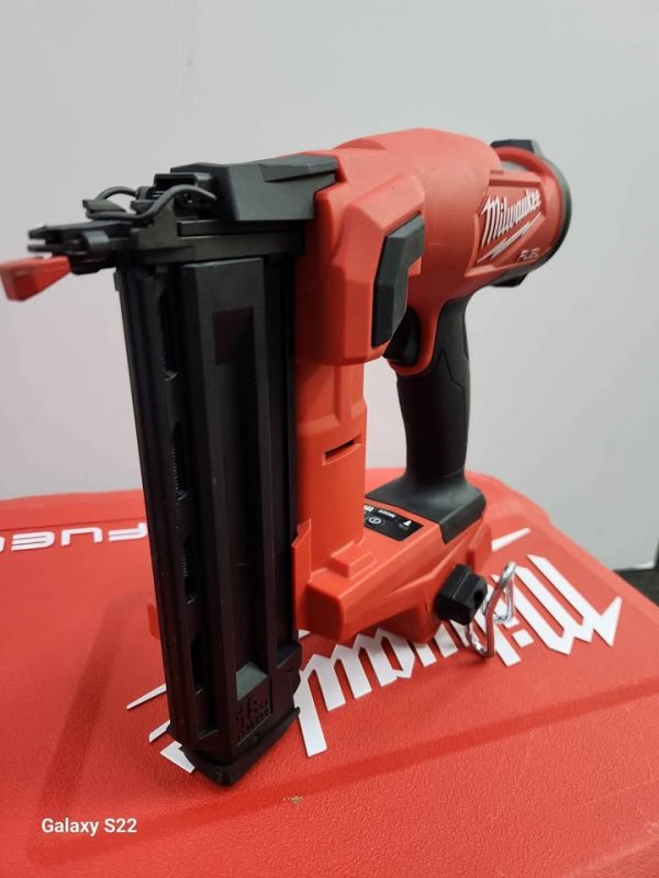 Milwaukee 18V Finishing Nailer Skin-Only (M18 FN18GS) - BP378633 - Image 3