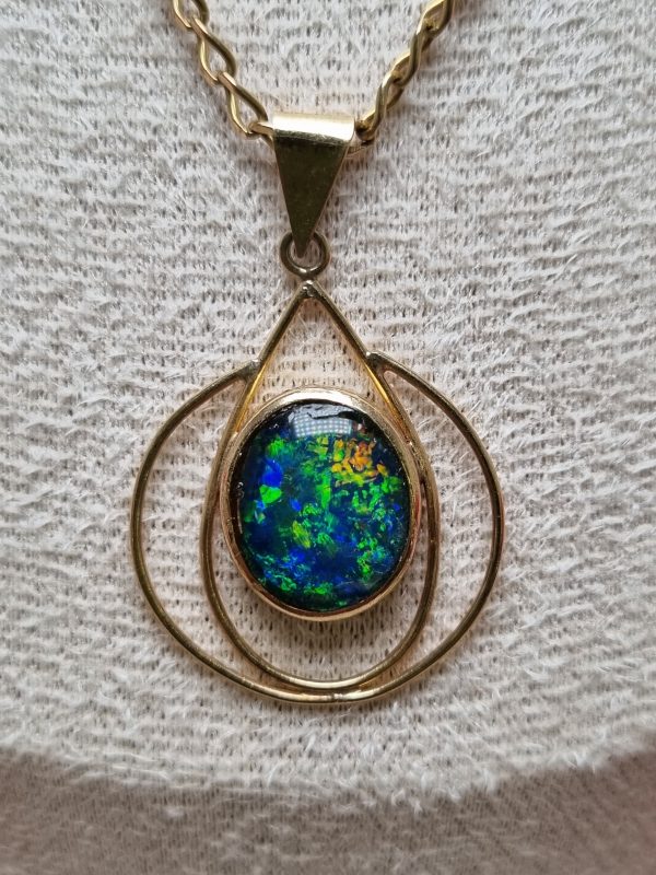 9ct Yellow Gold Necklace with Opalescent Stone TW371049 - Image 2