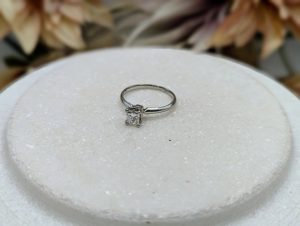 Valuated Lady's Platinum and Diamond Solitaire Ring (4.06gms) - BP191188