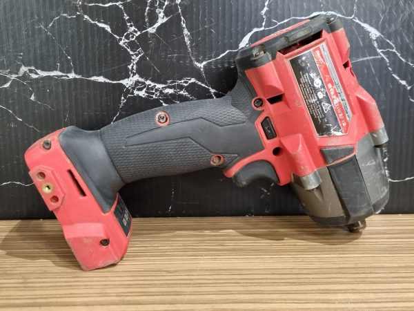 Milwaukee 18V Impact Wrench TW371548 - Image 6