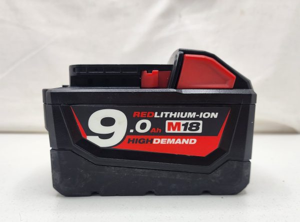 Milwaukee 9AH 18V Battery - IP378175 - Image 9