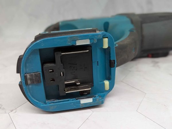 Makita 18V SDS Plus Rotary Hammer Skin-Only (DHR202) - BP376761 - Image 5