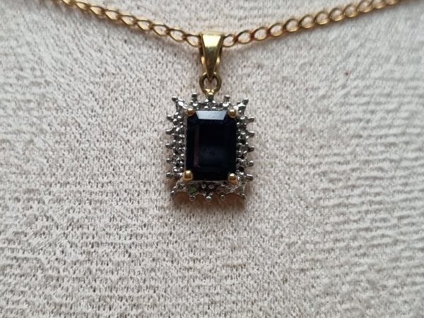 9ct Yellow Gold Necklace with Dark Blue Stone Pendant TW357212 - Image 2