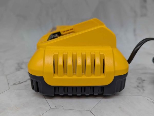 DeWalt 18V XR Fast Battery Charger (DCB118) - BP376601 - Image 4
