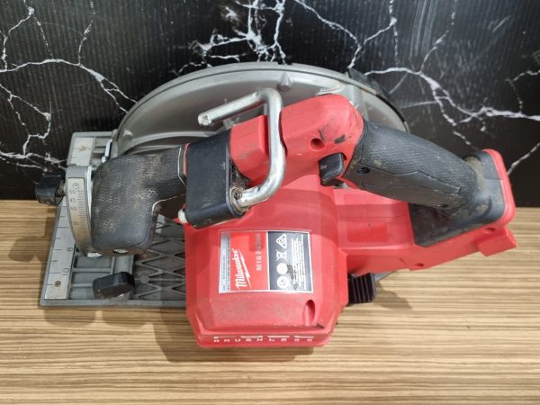 Milwaukee 18V Circular Saw TW373836 - Image 6
