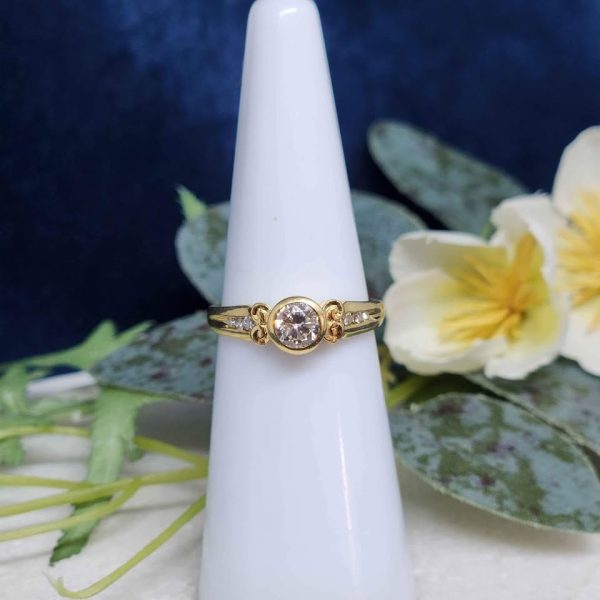 *VALUATED* Ladies 18ct Yellow Gold Ring #GN331093 - Image 8