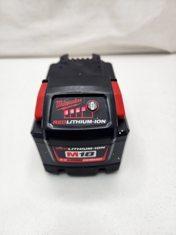 Milwaukee 9AH 18V Battery - IP378175 - Image 4