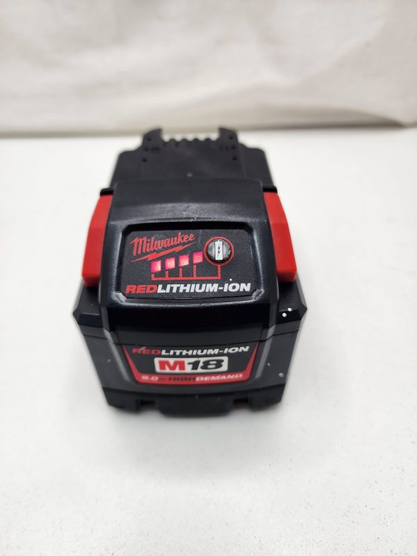 Milwaukee 9AH 18V Battery - IP378175 - Image 10