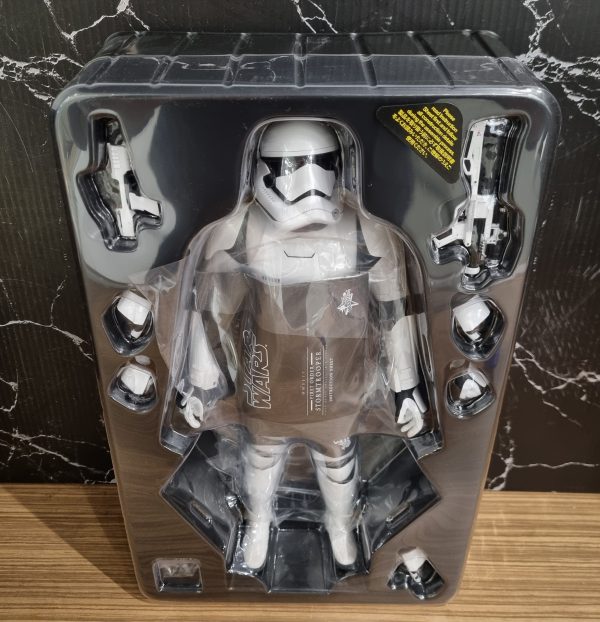 Hot Toys Movie Masterpiece Series 1/6th Scale First Order Stormtrooper TW351825 - Image 3