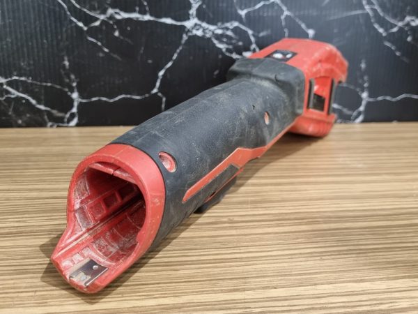 Milwaukee 12V Pipe Cutter TW361816 - Image 8