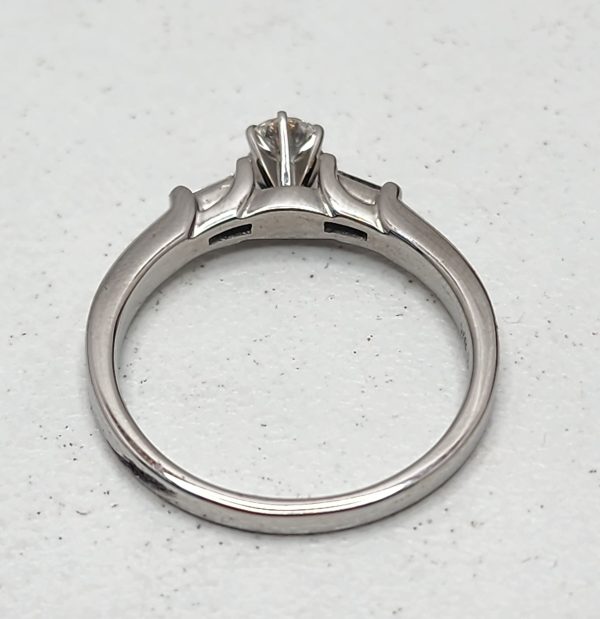 Ladies 18CT White Gold Diamond Ring - IP335595 - Image 9