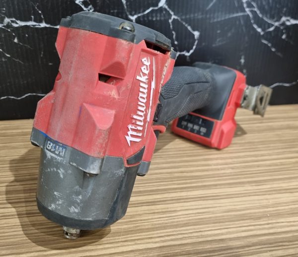 Milwaukee 18V Impact Wrench TW371548 - Image 7