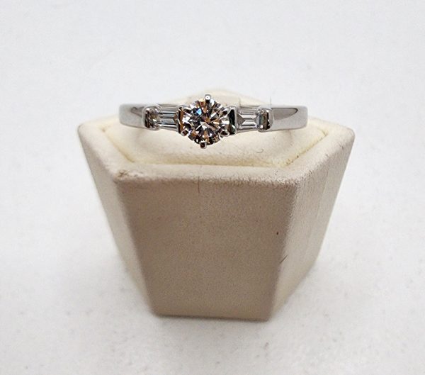 Ladies 18CT White Gold Diamond Ring - IP335595 - Image 14