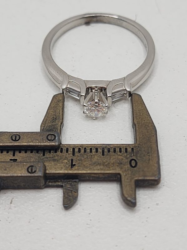 Ladies 18CT White Gold Diamond Ring - IP335595 - Image 6