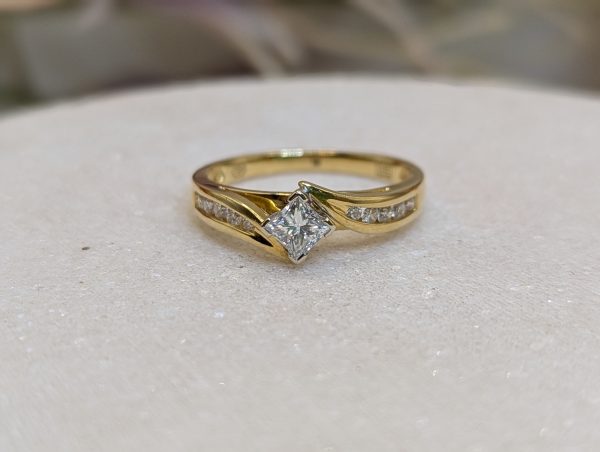 Ladies 18CT Yellow Gold Diamond Ring (3.5gms) - BP233959 - Image 2