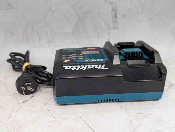 Makita 40V Max Single Port Rapid Charger (DC40RA) - BP379069 - Image 4