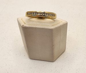 18CT Yellow Gold and Diamond Ring - IP335440