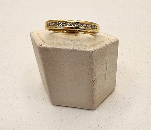18CT Yellow Gold and Diamond Ring - IP335440