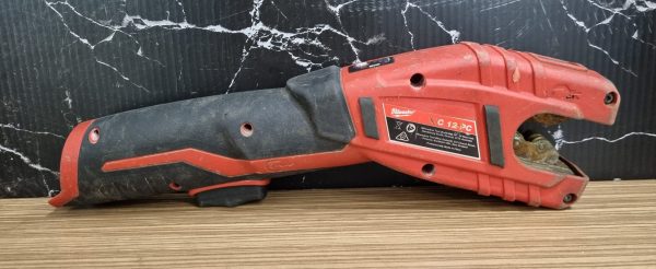 Milwaukee 12V Pipe Cutter TW361816 - Image 6