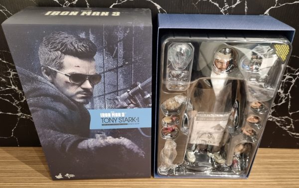 Hot Toys 1/6th Scale Tony Stark: The Mechanic Figure TW351826 - Image 8