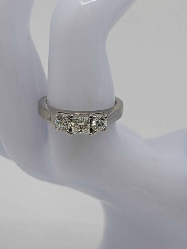 Ladies 18ct White Gold Diamond Trilogy Ring - BL331745 - Image 6