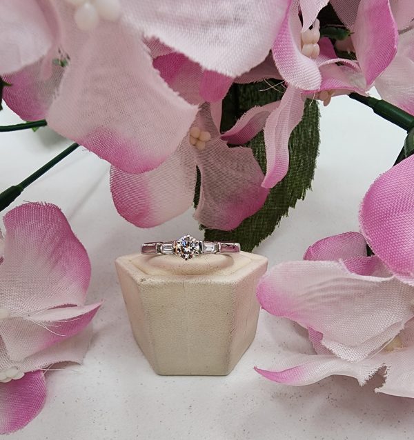 Ladies 18CT White Gold Diamond Ring - IP335595 - Image 10