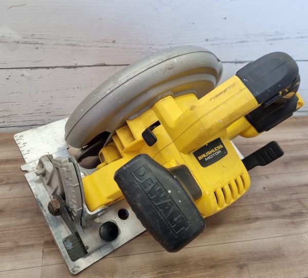 DeWalt 18V Circular Saw TW373331 - Image 7