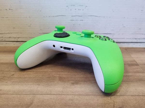 Xbox Velocity Green Controller TW378021 - Image 3