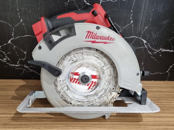 Milwaukee 18V Circular Saw TW368710 - Image 5
