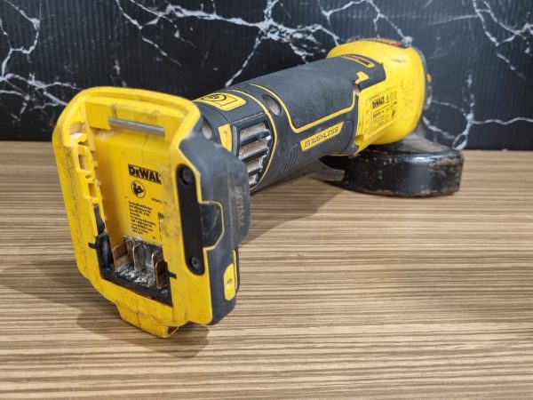 DeWalt 18V Angle Grinder TW366713-2 - Image 4