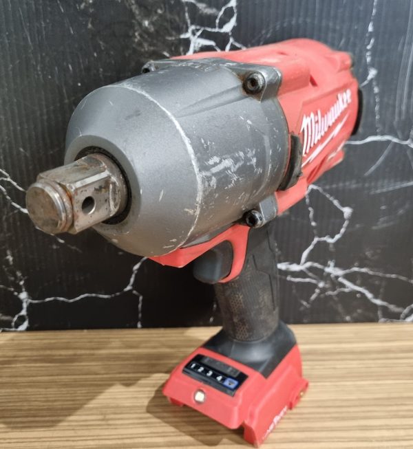 Milwaukee 18V Impact Wrench TW371972 - Image 7