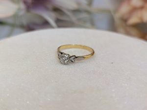 Lady's 18CT Yellow Gold Diamond Solitaire Ring (2.3gms) - BP201825