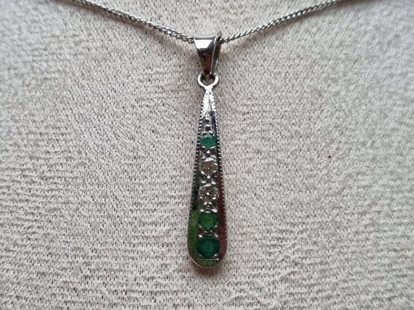 9ct White Gold Necklace with Green Stone Pendant TW370875 - Image 2