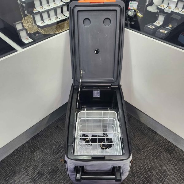 XTM FRIDGE/FREEZER 40L WITH POWER CORD #GN378004 - Image 20