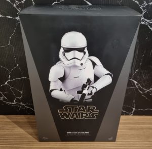 Hot Toys Movie Masterpiece Series 1/6th Scale First Order Stormtrooper TW351825
