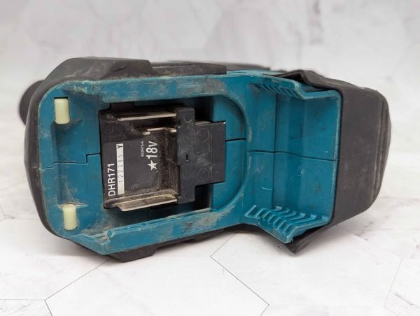 Makita 18V SDS Plus Rotary Hammer Skin-Only (DHR171) - BP376755 - Image 4