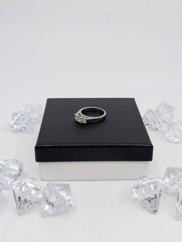 Ladies 18ct White Gold Diamond Trilogy Ring - BL331745 - Image 3