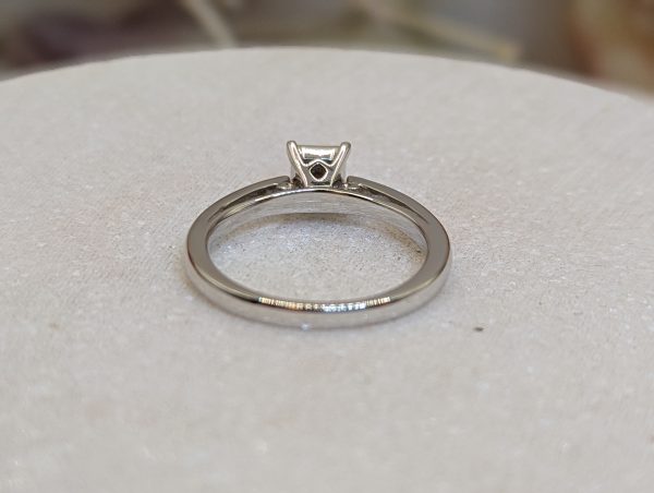 Ladies 18CT White Gold Diamond Solitaire Ring (4.0gms) - BP306383 - Image 4