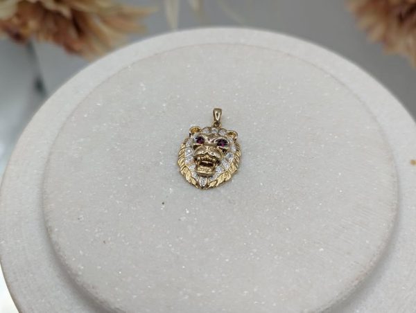 Unisex 9CT Yellow Gold Red & Clear Stone Lion Head Pendant (2.5gms) - BP361160