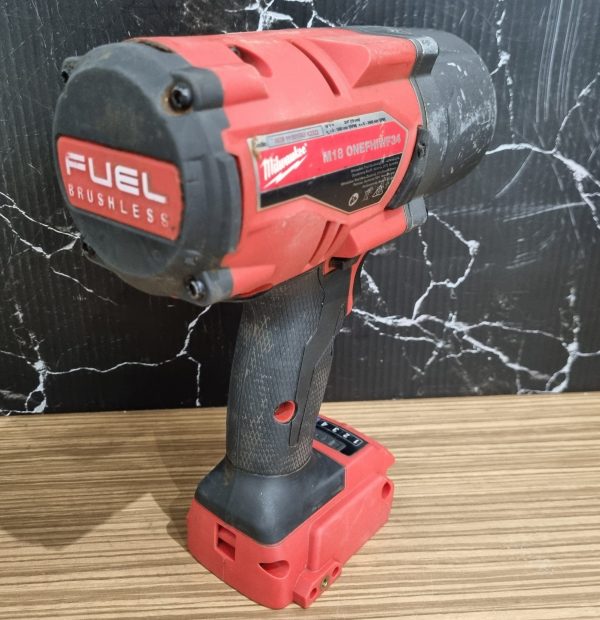 Milwaukee 18V Impact Wrench TW371972 - Image 8