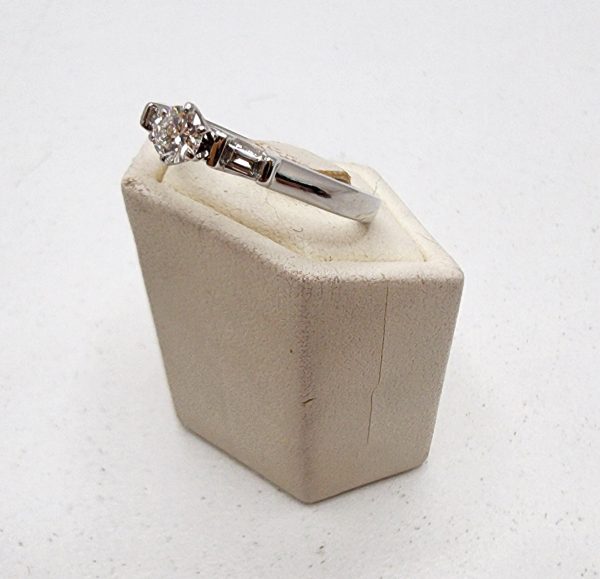 Ladies 18CT White Gold Diamond Ring - IP335595 - Image 11