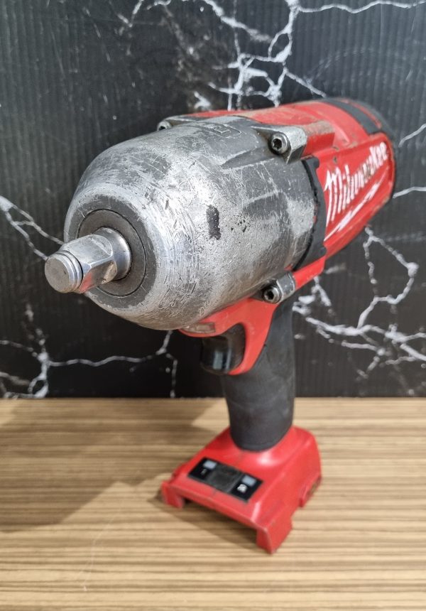 Milwaukee 18V Impact Wrench TW382672 - Image 3