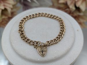 Ladies 9CT Yellow Gold Curb Chain Heart Locket Bracelet (13.75gms) - BP271567