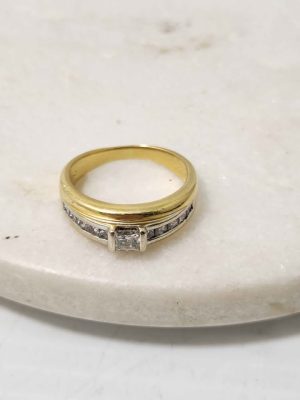 18CT YELLOW GOLD DIAMOND RING #GN383822