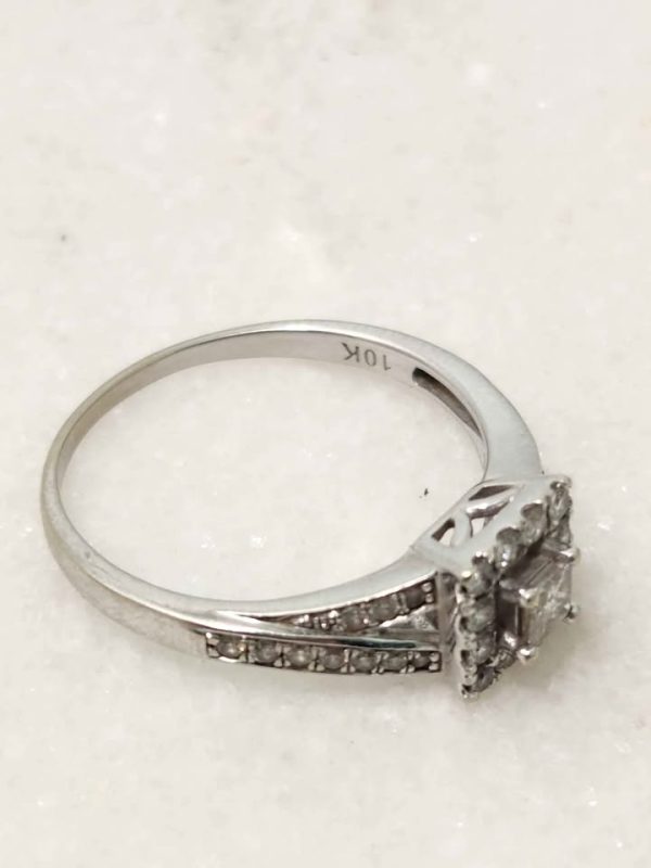 10CT WHITE GOLD RING WITH VALUATION #GN381873 - Image 16