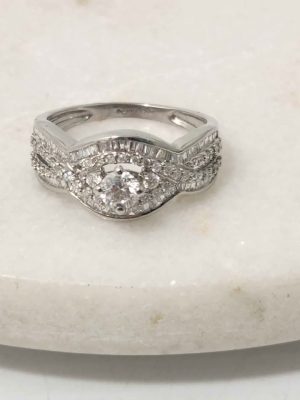 LADIES 18CT WHITE GOLD RING WITH VALUATION #GN384427