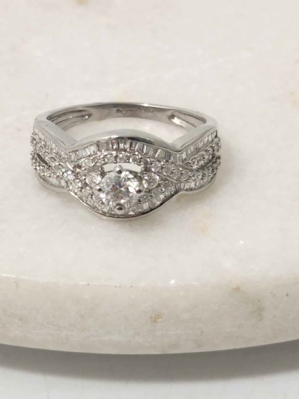 LADIES 18CT WHITE GOLD RING WITH VALUATION #GN384427