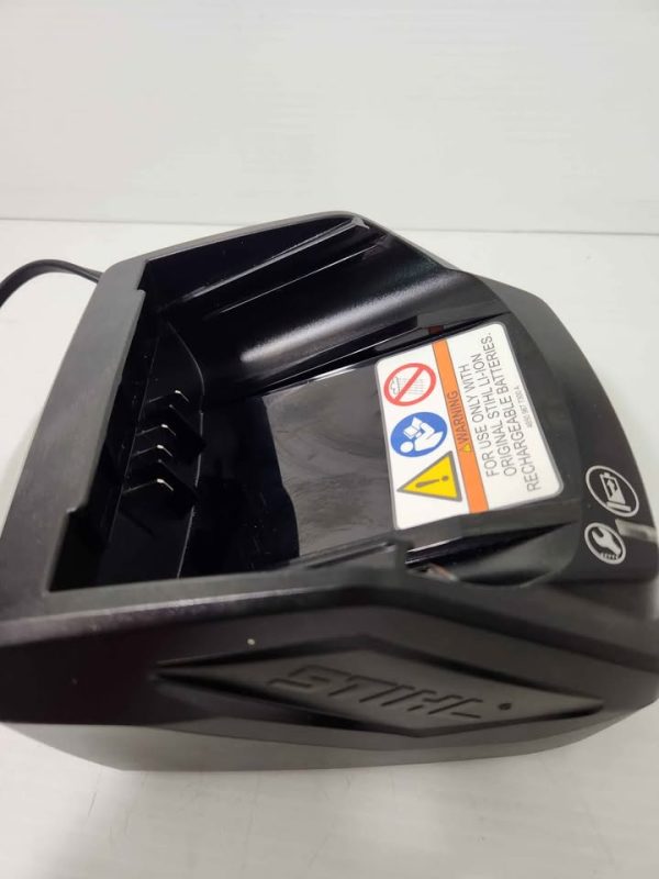 STIHL BATTERY CHARGER AL101 #GN384197 - Image 8